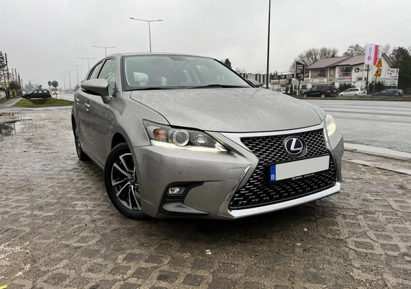 Lexus CT cena 77900 przebieg: 130000, rok produkcji 2018 z Bełchatów małe 191